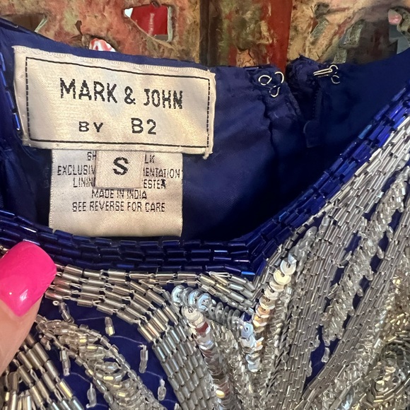 Mark & John by B2 gown 100 % Silk - Picture 5 of 7